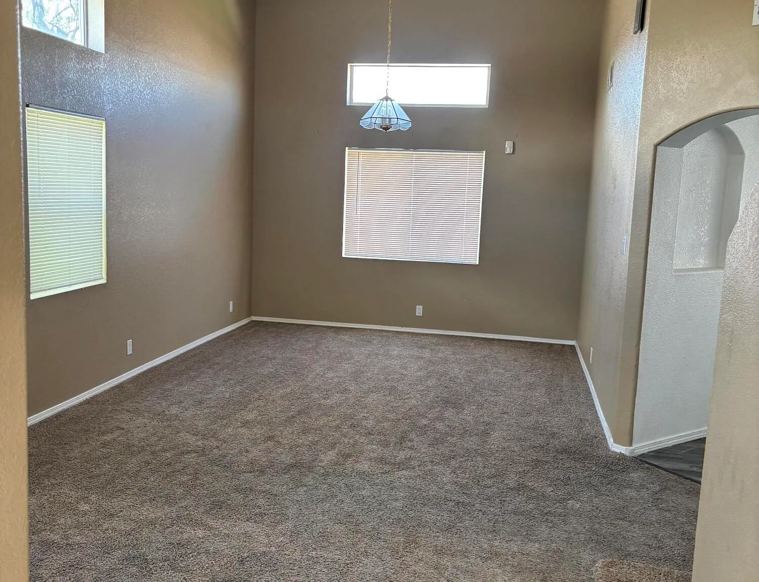 4 bed, 2.5 bath, 2059 sqft, $2,100 — Photo 3