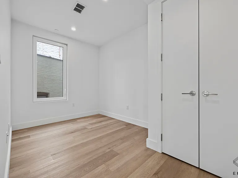2045 Ocean Ave #505 — Photo 15
