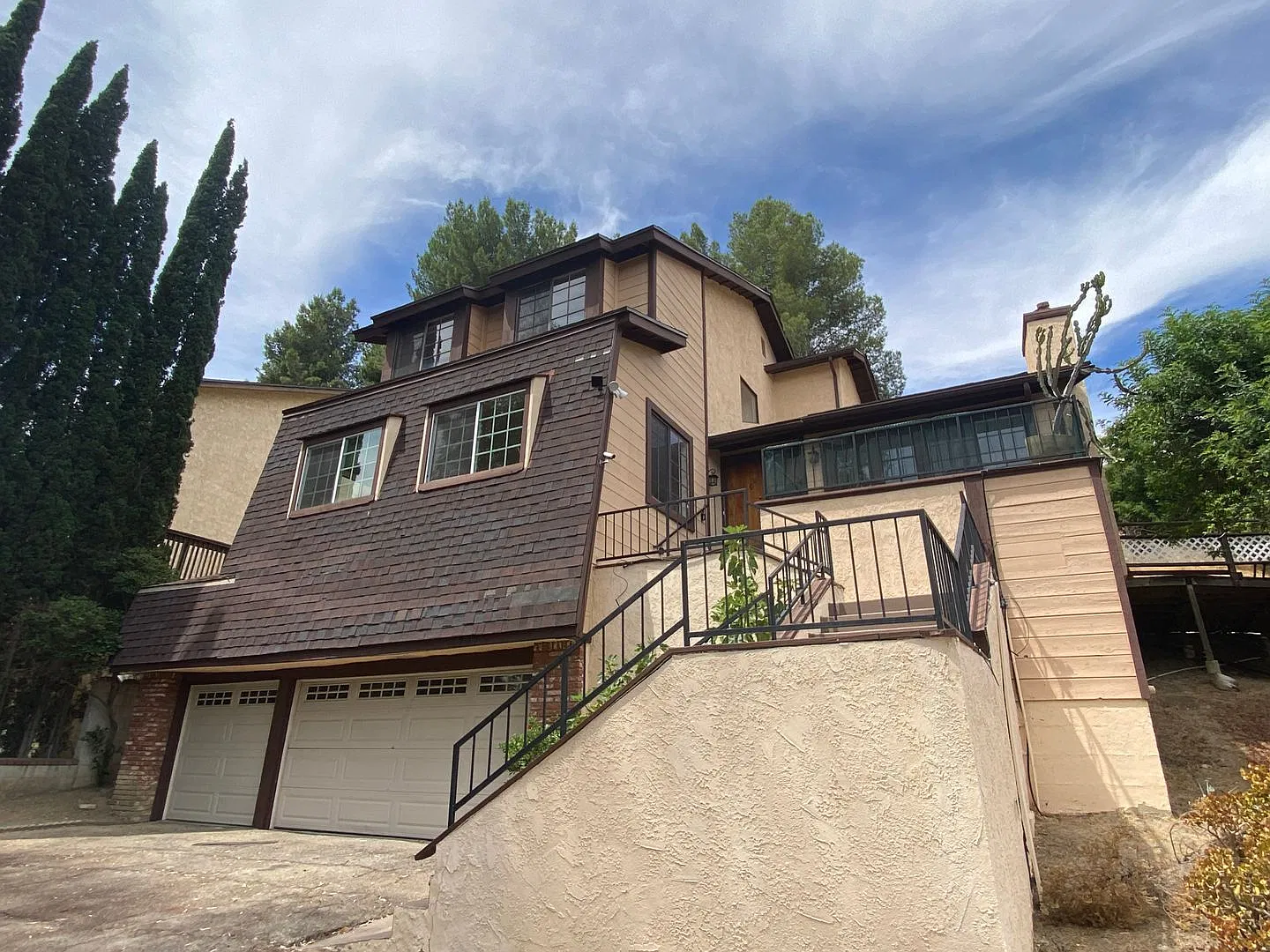 Beautiful Views, Spacious 4 bed 3.5 bath home West Hills — Photo 2