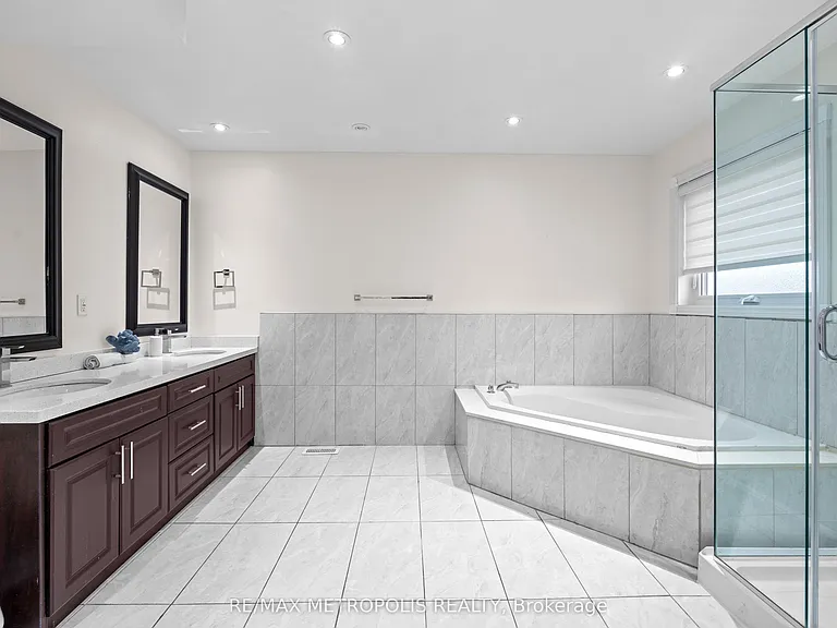 552 Feathergrass Cres #MAIN UPPER — Photo 16