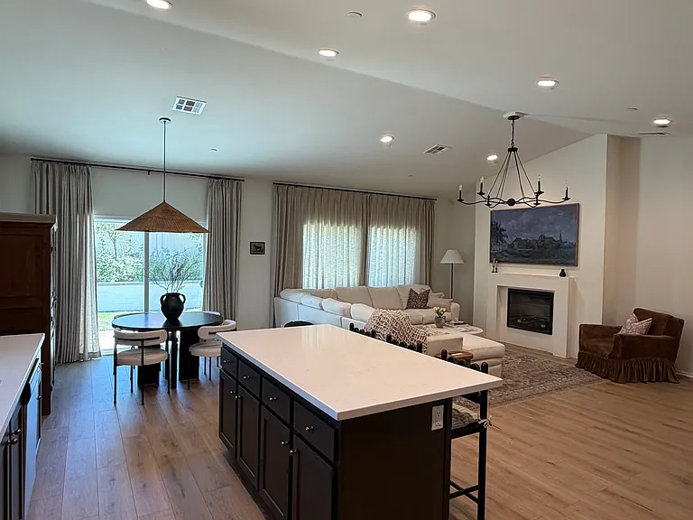 549 Hydrangea St — Photo 2