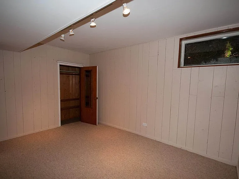 555 Stevens Dr — Photo 15