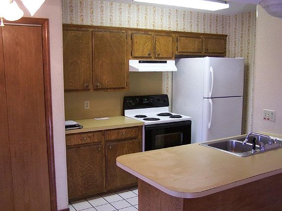 2nd image of 901 NE Tortoise Dr