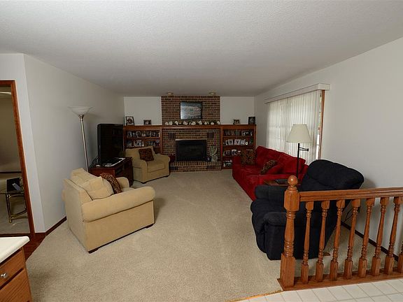 5th image of 1155 E Lincoln St