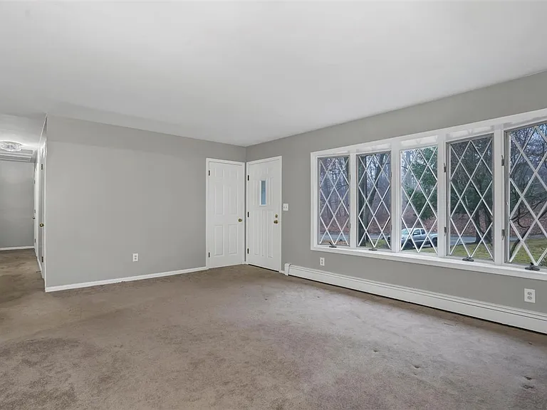 68 Skyline Dr — Photo 5