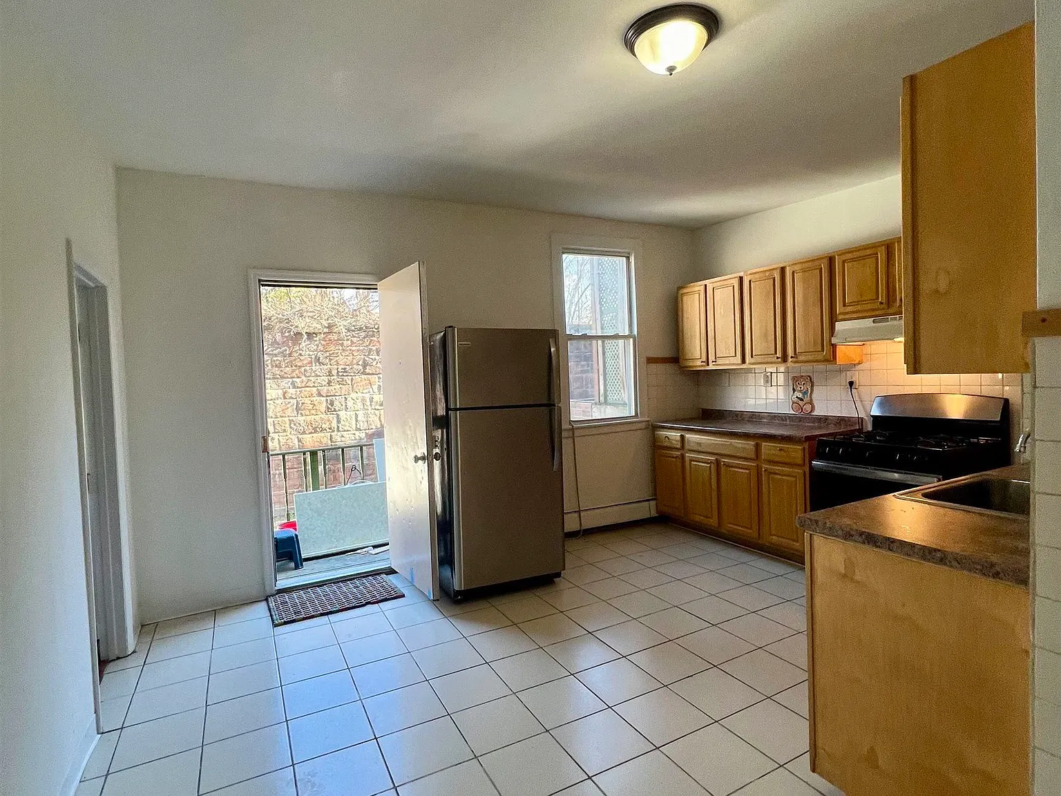 2 bed, 1.0 bath, 800 sqft, $2,800 — Photo 3