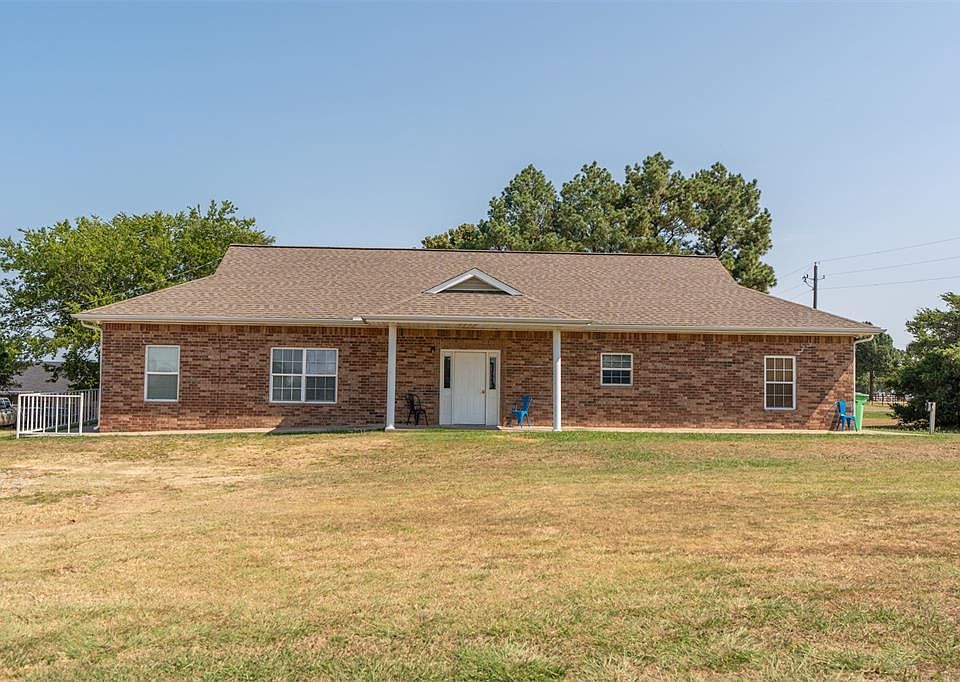 1st image of 4 Hillcrest Way