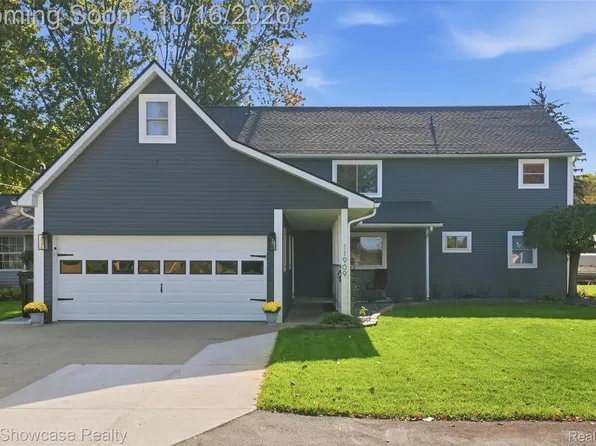 11909 Algonquin Dr, Pinckney, MI 48169