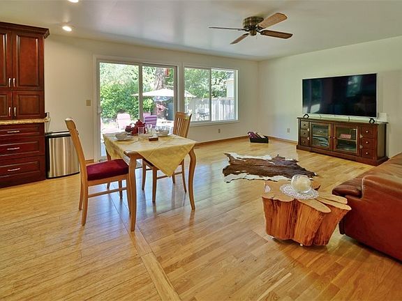 3rd image of 6912 149th Ave NE