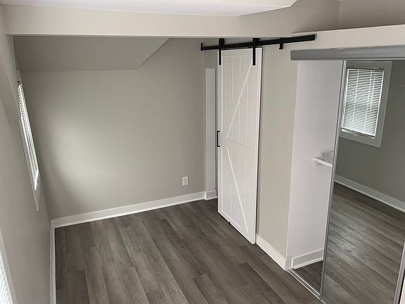 5th image of 3121 N Kenmore Ave Unit 3