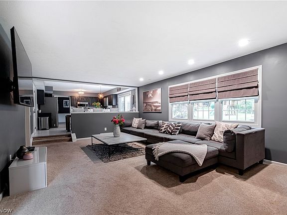 5th image of 8120 Daventree Dr