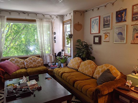 5th image of 2122 N Maplewood Ave Floor 2