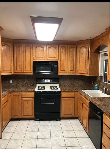 421 Cordelia St Photo 1