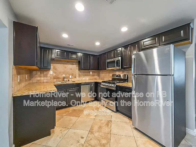 2221 E Beverly Ln — Photo 10
