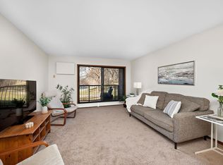 4 Pine Tree Dr APT 132, Arden Hills, MN 55112