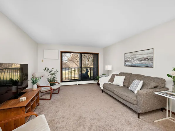 4 Pine Tree Dr APT 132, Arden Hills, MN 55112