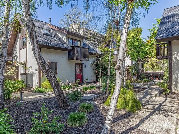 2nd image of 558 Forest Ave #5