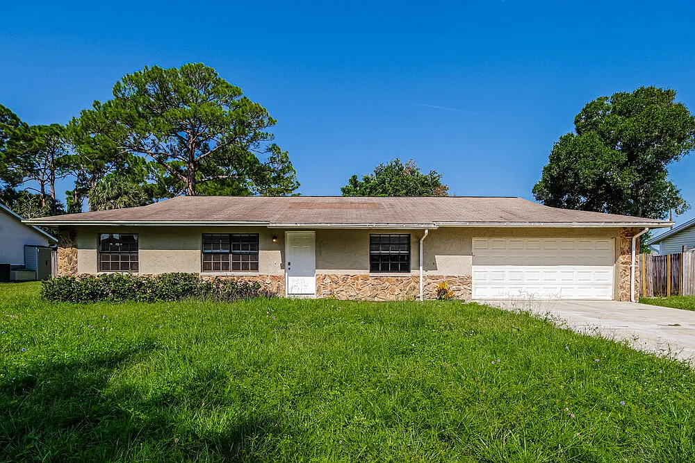 3 bed, 2.0 bath, 1360 sqft, $2,020 — Photo 1