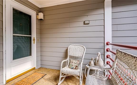 4th image of 305 Lake Club Dr