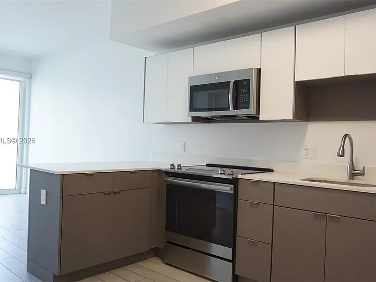 321 NE 26th St #705 — Photo 16