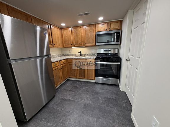 5th image of 319 Willow Dr