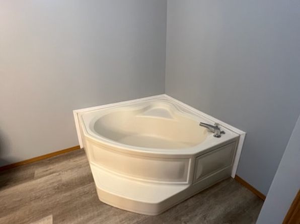 213 N Park St #33, Conrad, IA 50621