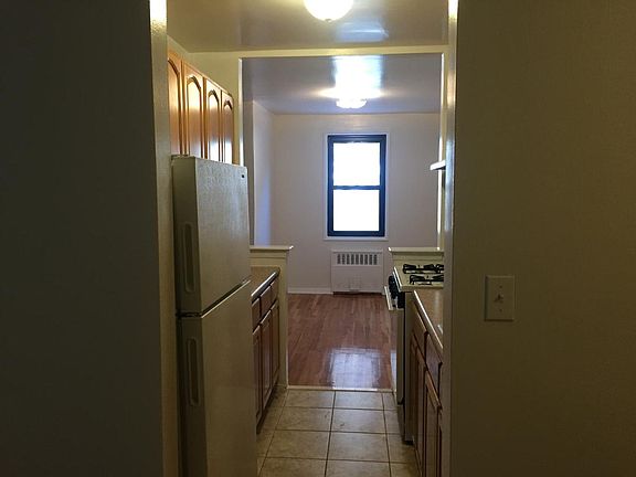 5th image of 1100 Warburton Ave APT 3R