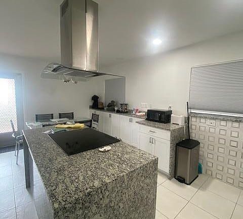4th image of 189 Waterford Cir #H