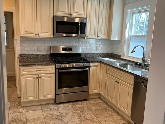 3rd image of 71 Palfrey St #71