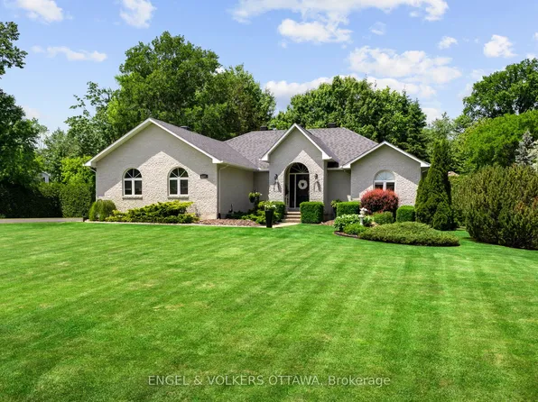 1591 Stephanie Anne Dr, Ottawa, ON K4P 1M8