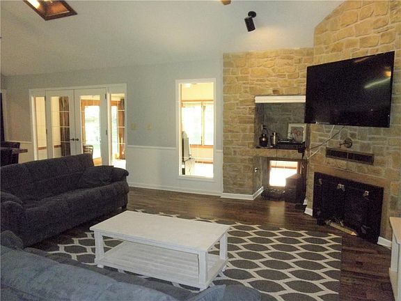 3rd image of 7965 Timberwood Ct