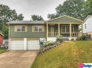 6412 Parkview Ln, Omaha, NE 68104