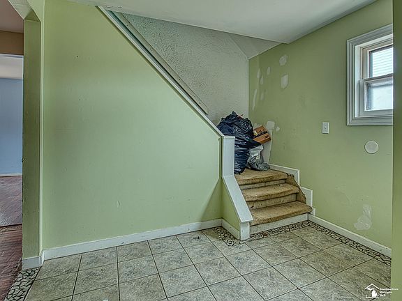3rd image of 836 Lincoln St