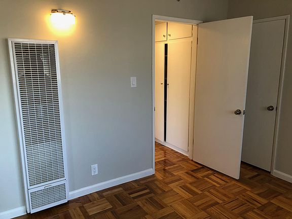 3rd image of 1024 Pico Blvd