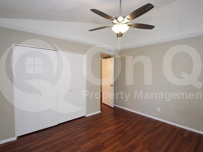 1118 N 87th St — Photo 11