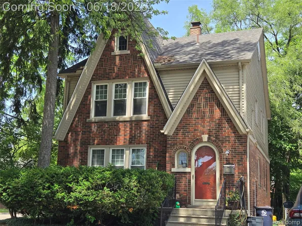 903 E 3rd St, Royal Oak, MI 48067