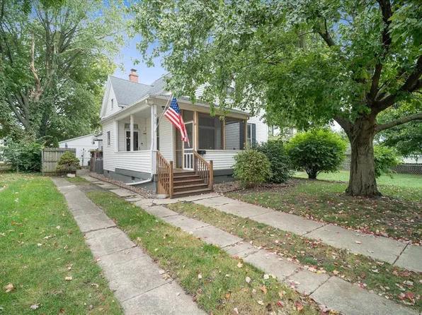 910 W Mulberry St, Bloomington, IL 61701