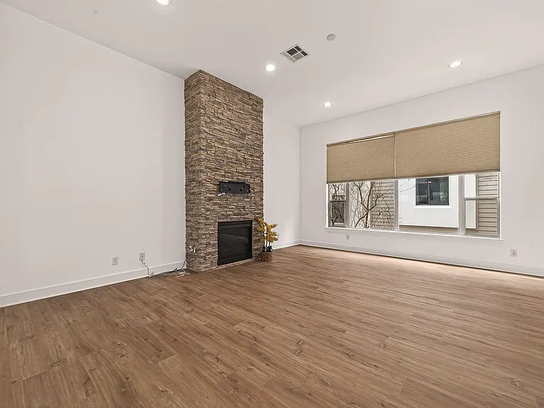724 Ruthven St — Photo 24