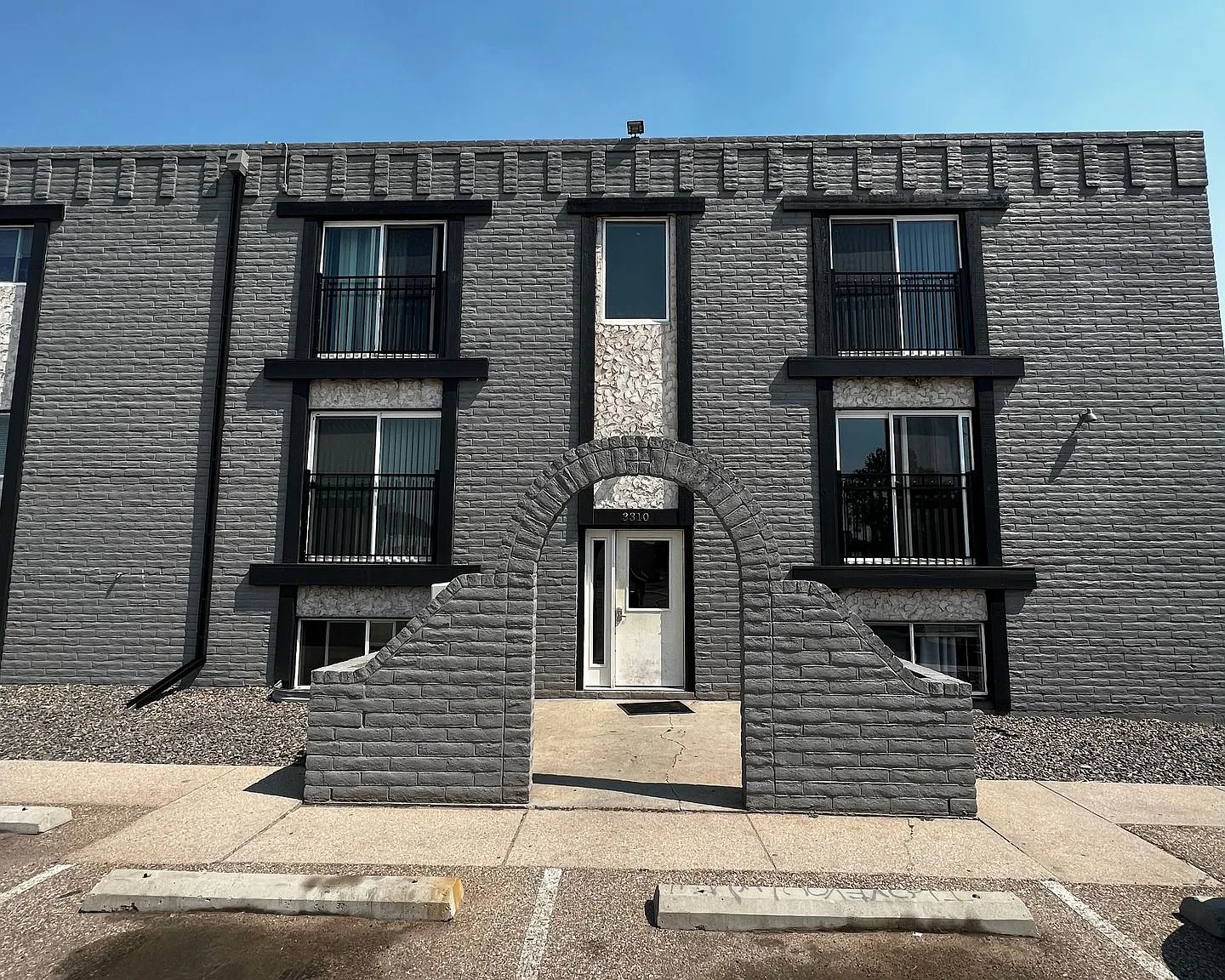 Myers Court — Photo 1