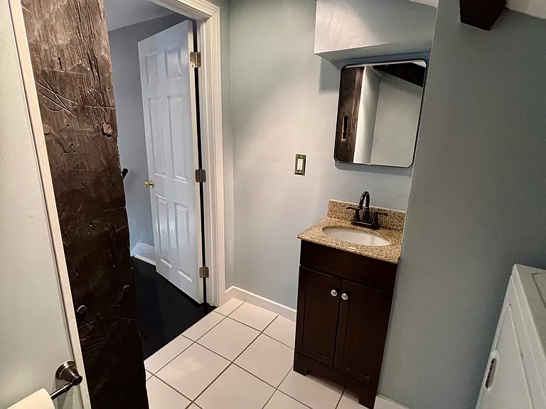 11-13 Elm St #11 — Photo 21