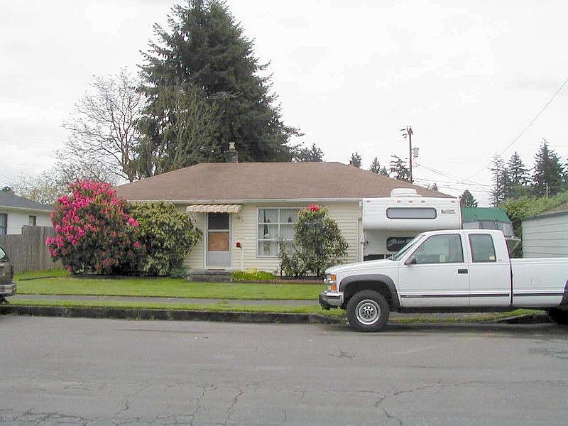 1st image of 1927 W 37th St