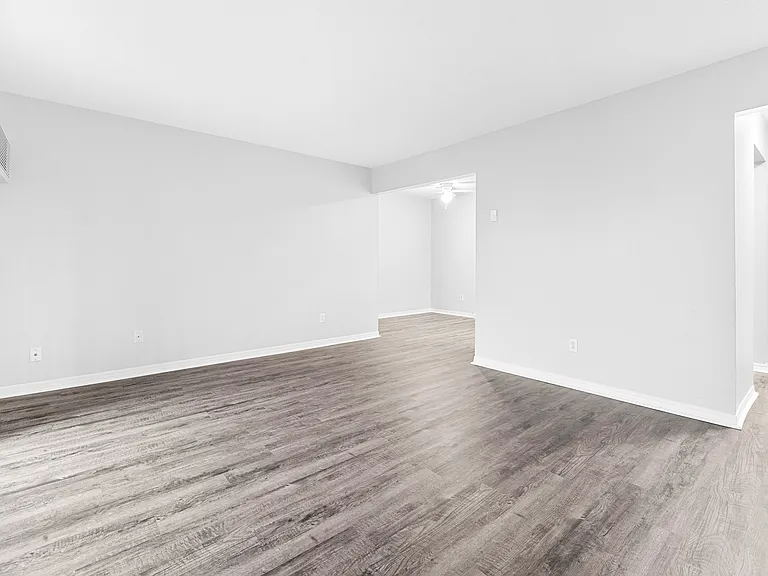 Walnut Woods Apartments — Photo 8