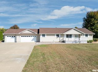 2418 9th St, Camanche, IA 52730
