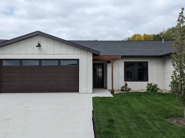1532 Blaines Way, Spirit Lake, IA 51360