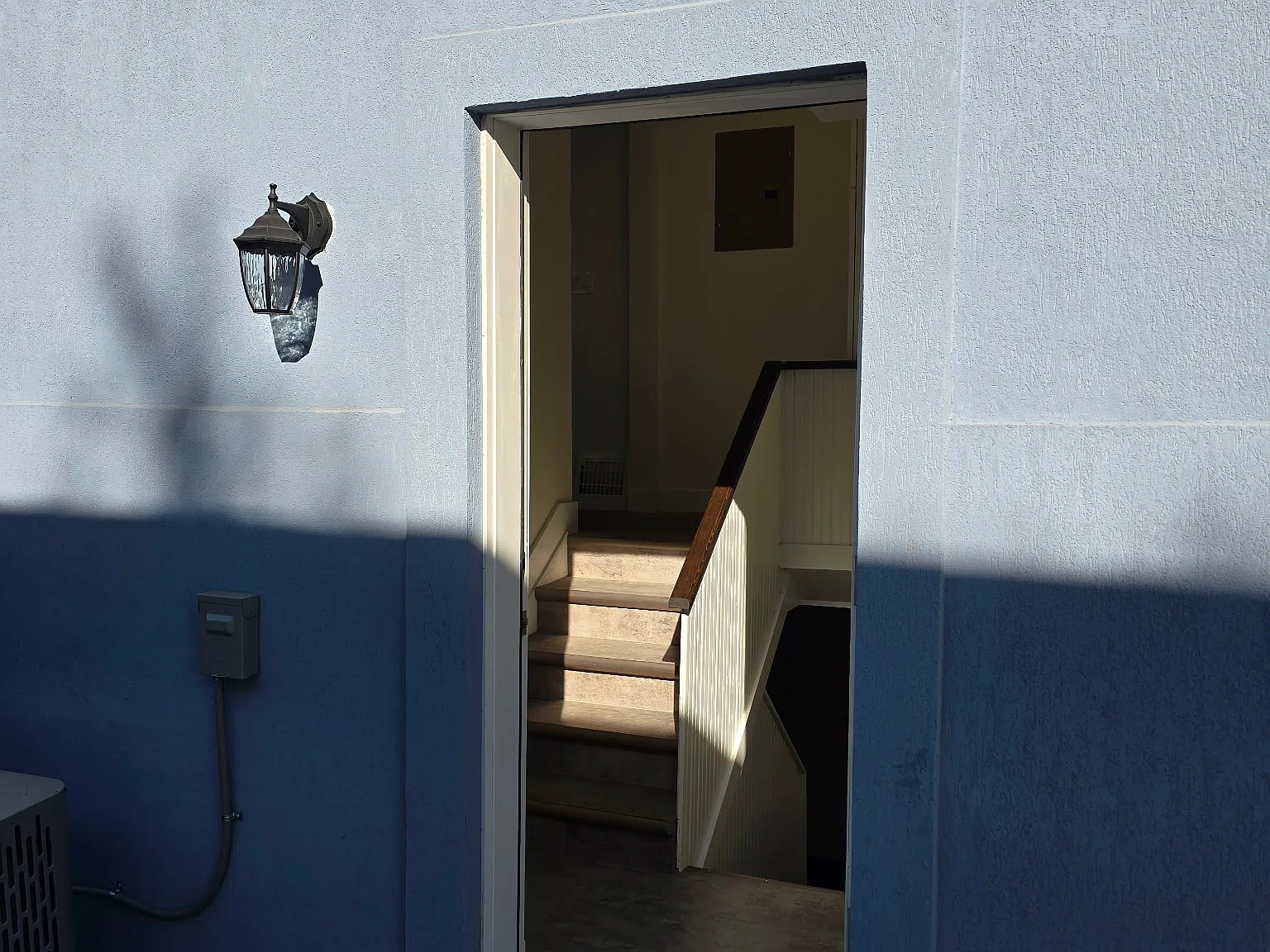 Updated Townhouse, 5 Bed/2 Bath/~2200 Finished Sq Feet — Photo 4