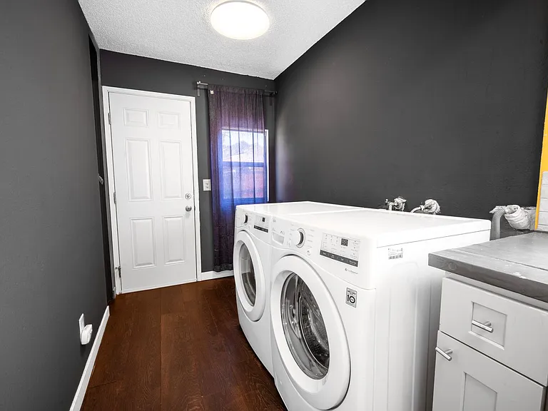 3041 Valle Ave — Photo 4