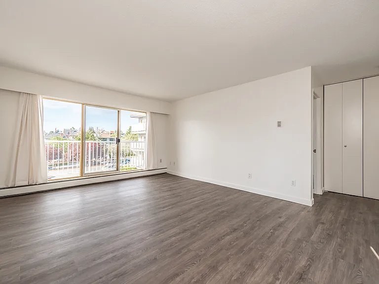 1144 Rockland Ave — Photo 22