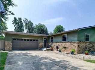 432 Lori Ln, Cottage Grove, WI 53527
