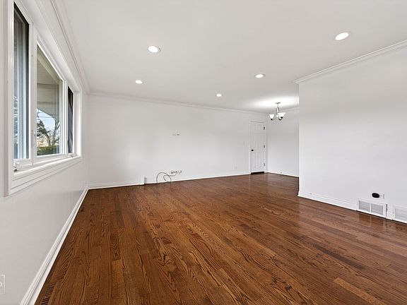 2nd image of 420 Berkshire Ln