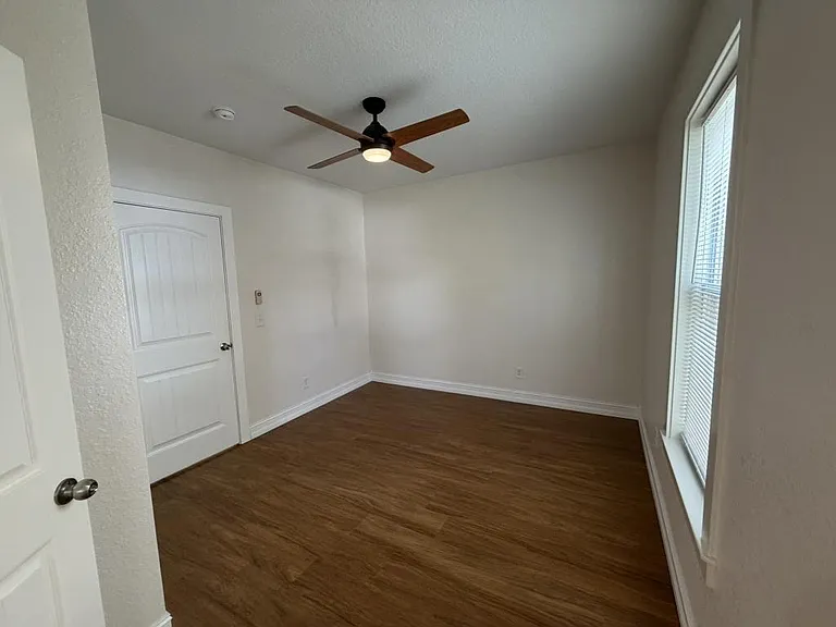 903 E New York Ave — Photo 14